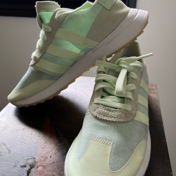 Adidas mint green sneakers - Picture 2 of 8